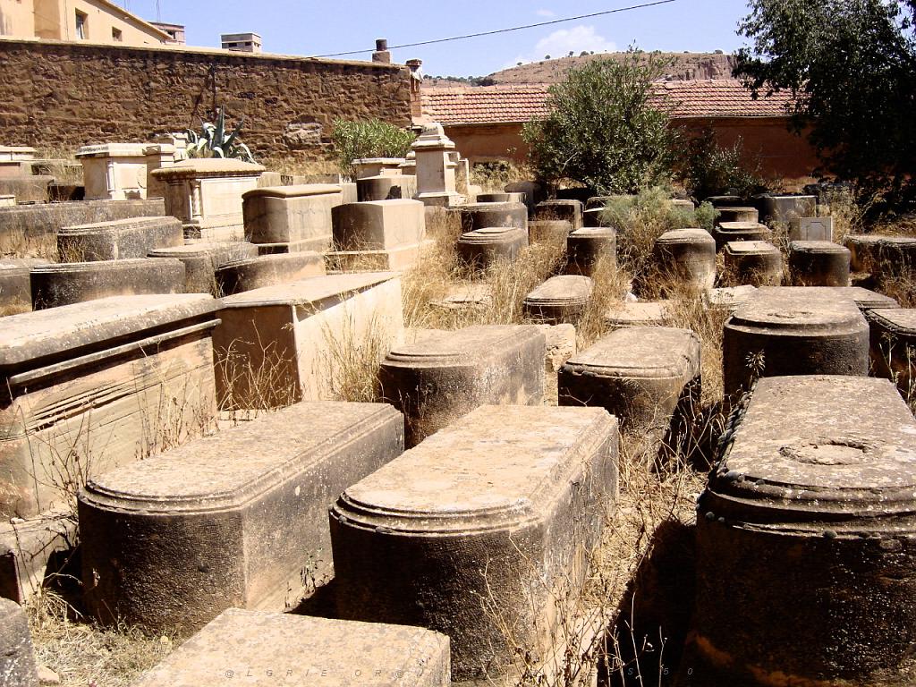 CIMETIERE SEPTEMBRE 2006 SAIDA COTE ISRAELITE 02.jpg
